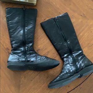 Black leather women’s boots size 6